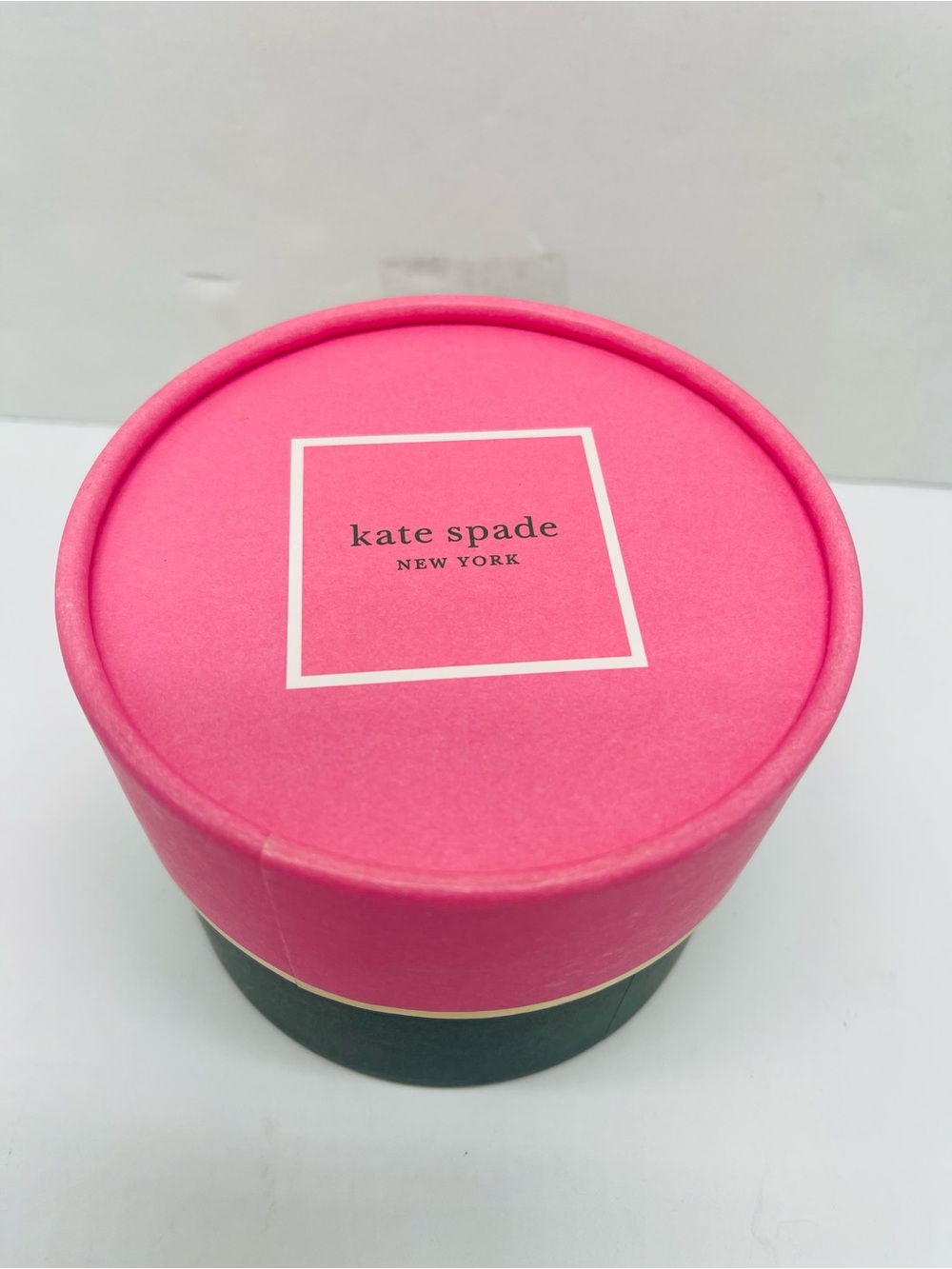 kate spade Hot Pink & Dark Green Round Gift Box with Gold Trim New - Picture 12 of 16